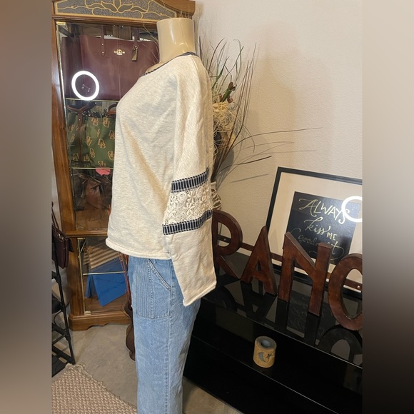 💙M Hem & Thread Top - Picture 6 of 8